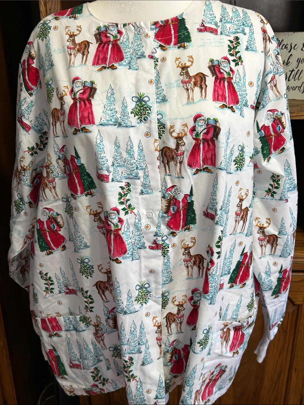 Vintage Christmas Santa & Reindeer Snap Close Medical Scrub Jacket Size 3X EUC